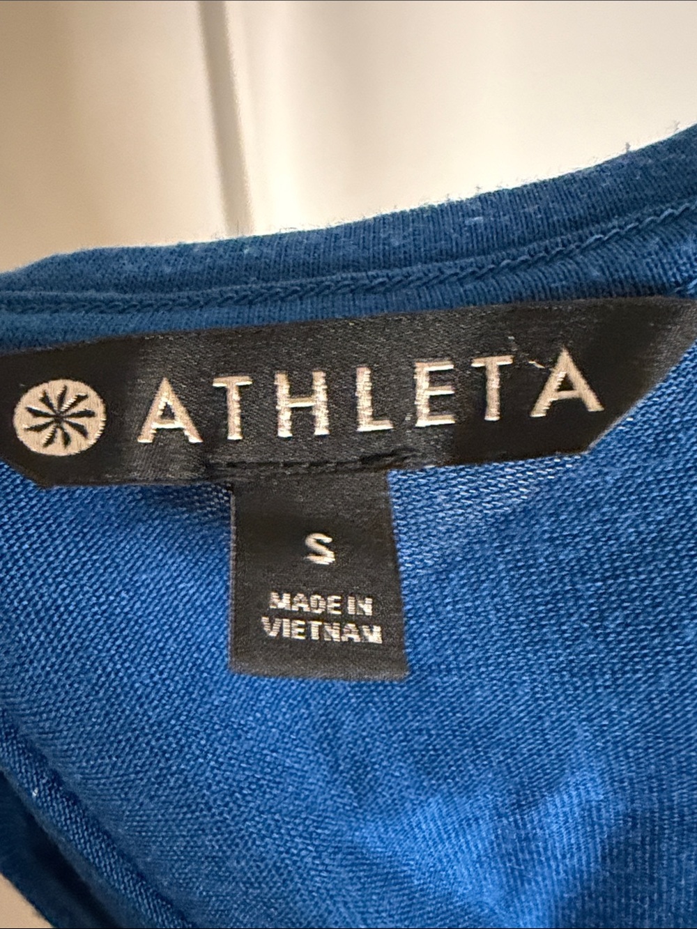 BLUE ATHLETA RELAXED SLEEVELESS TANK TOP - Picture 4 of 6